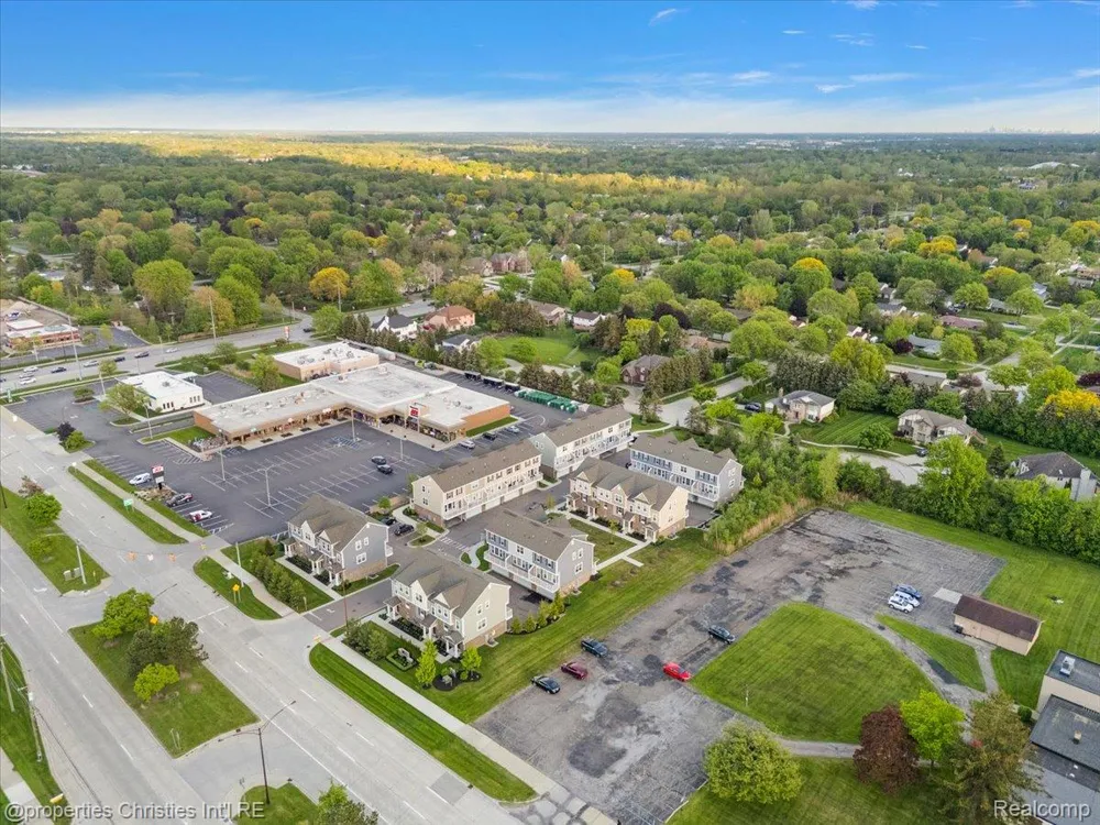4953 Treeside Lane Troy City, MI 48098