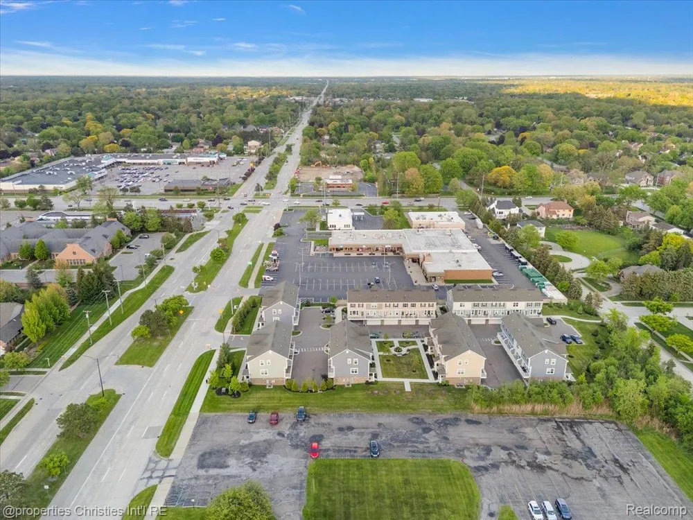 4953 Treeside Lane Troy City, MI 48098