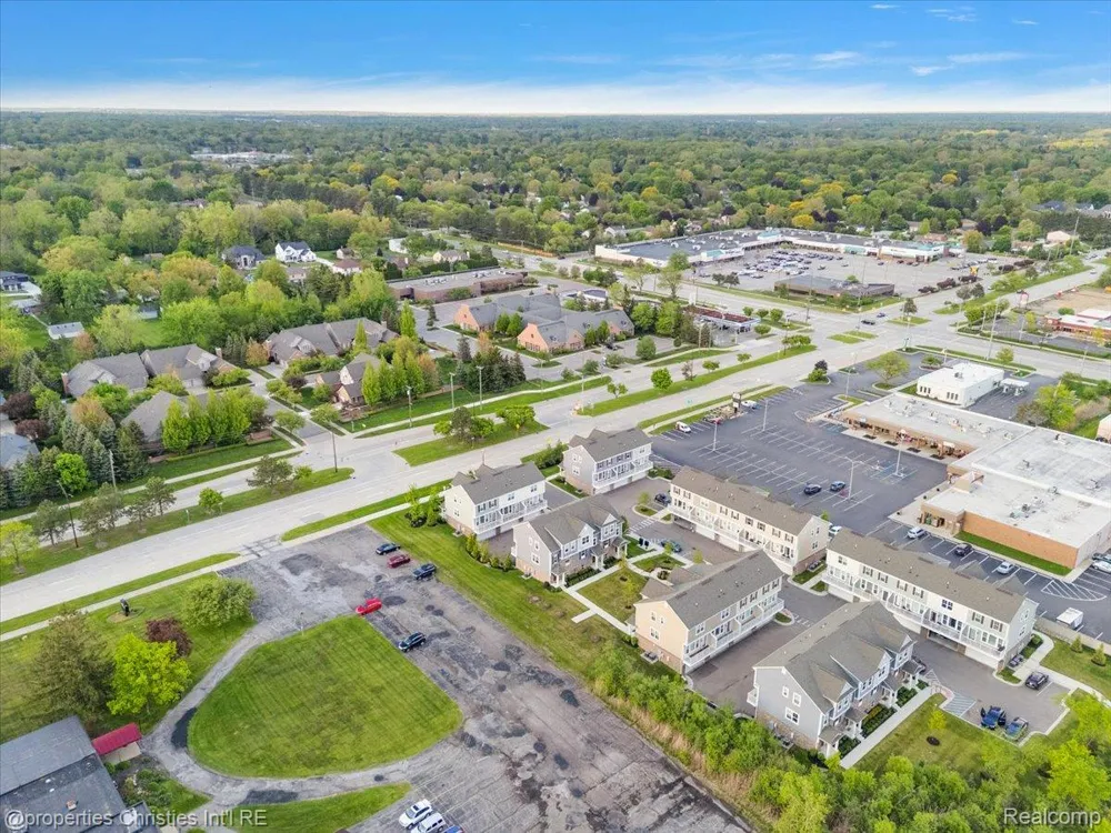 4953 Treeside Lane Troy City, MI 48098