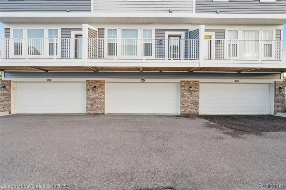 4953 Treeside Lane Troy City, MI 48098