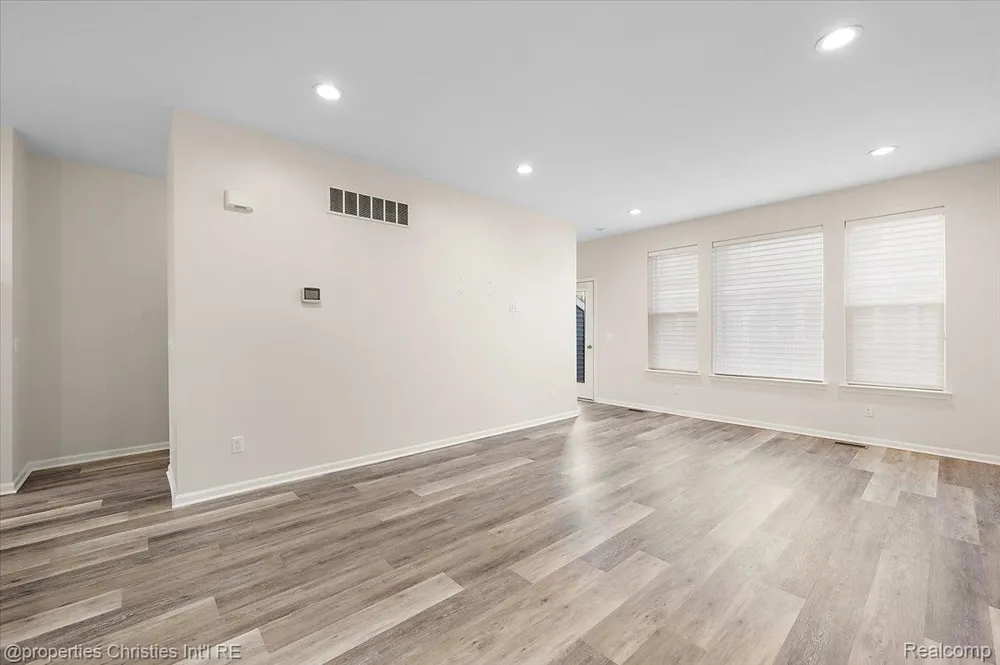 4953 Treeside Lane Troy City, MI 48098
