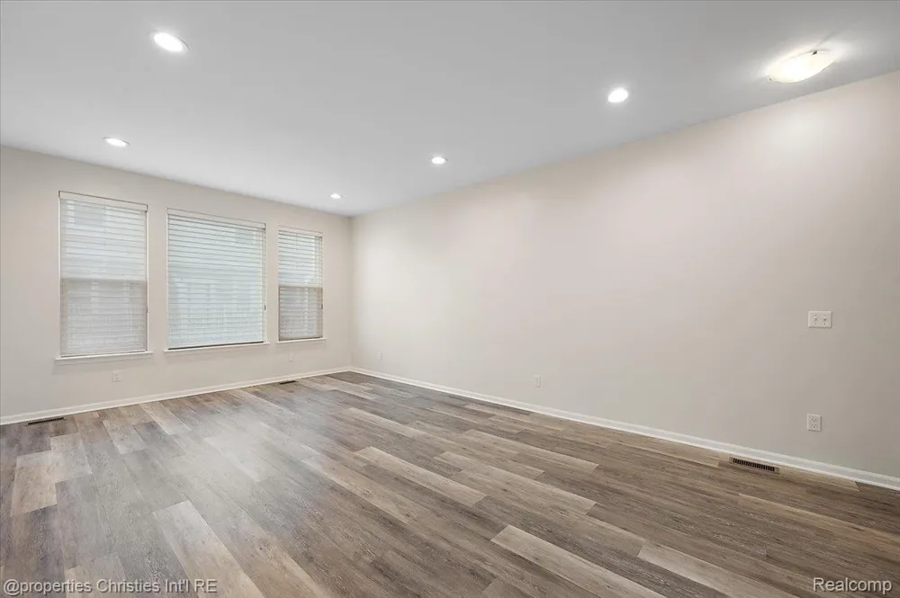 4953 Treeside Lane Troy City, MI 48098