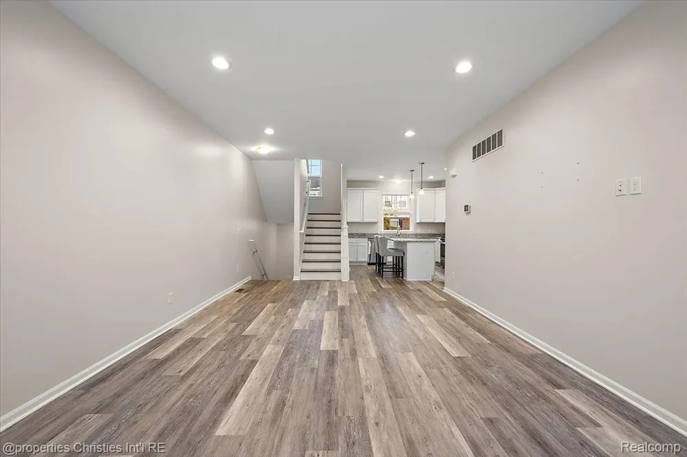 4953 Treeside Lane Troy City, MI 48098