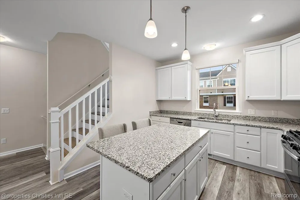 4953 Treeside Lane Troy City, MI 48098
