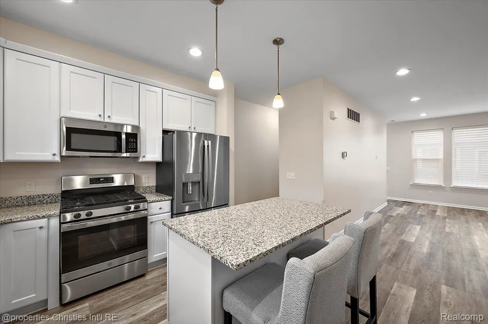 4953 Treeside Lane Troy City, MI 48098