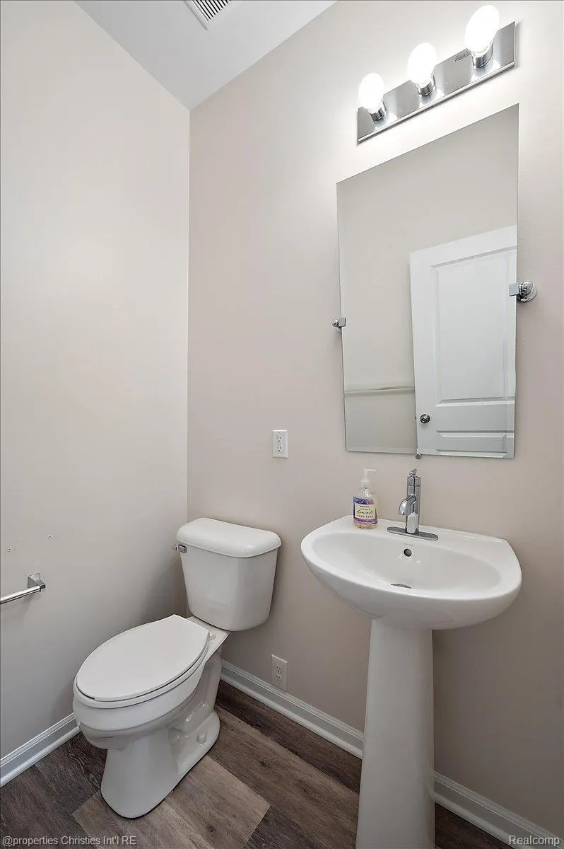 4953 Treeside Lane Troy City, MI 48098