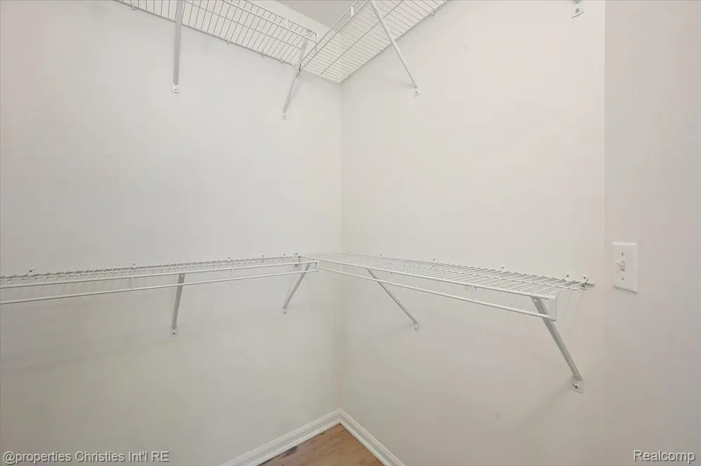 4953 Treeside Lane Troy City, MI 48098