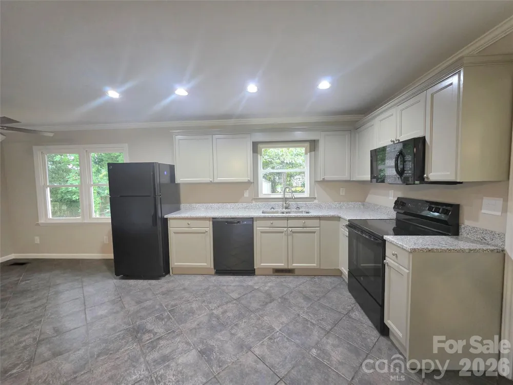 733 Crestwood Avenue Gastonia, NC 28054