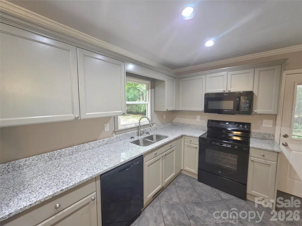 733 Crestwood Avenue Gastonia, NC 28054