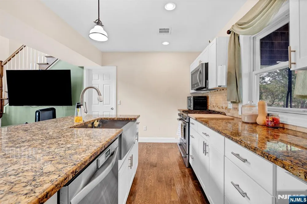 376 Riverside Avenue Rutherford, NJ 07070