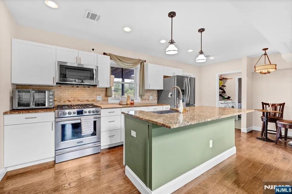 376 Riverside Avenue Rutherford, NJ 07070