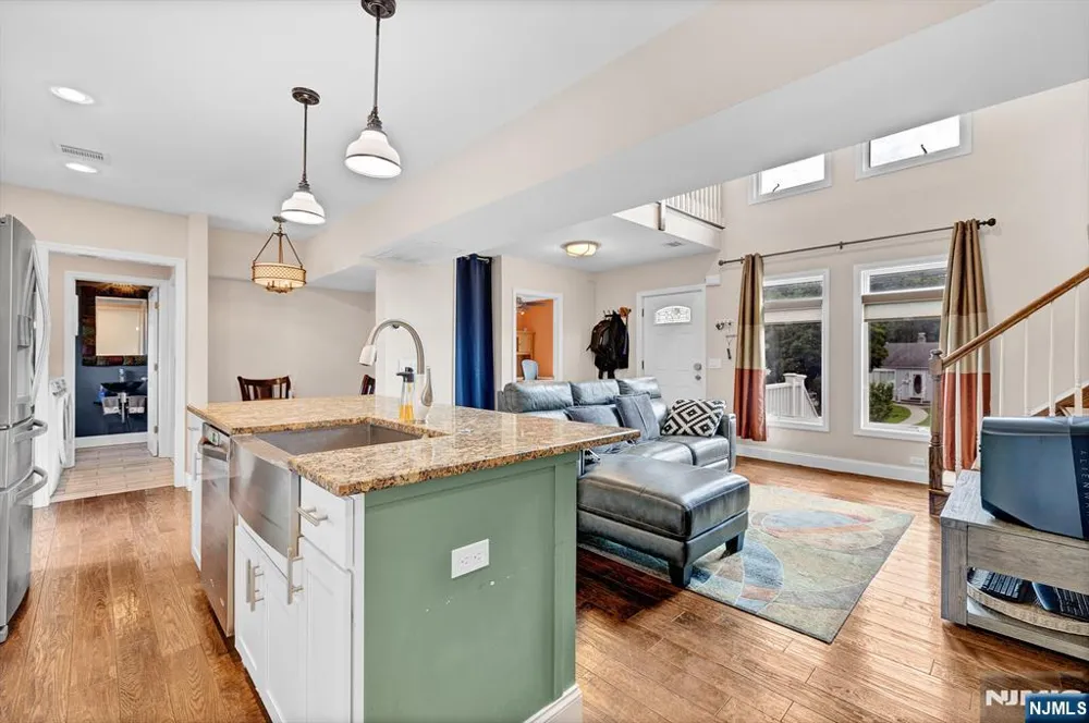 376 Riverside Avenue Rutherford, NJ 07070