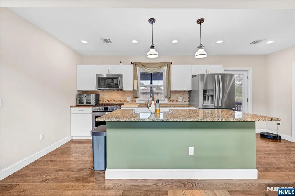 376 Riverside Avenue Rutherford, NJ 07070