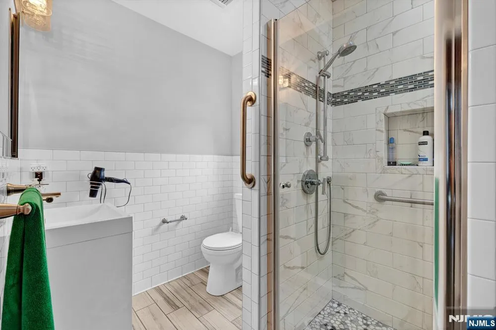 376 Riverside Avenue Rutherford, NJ 07070