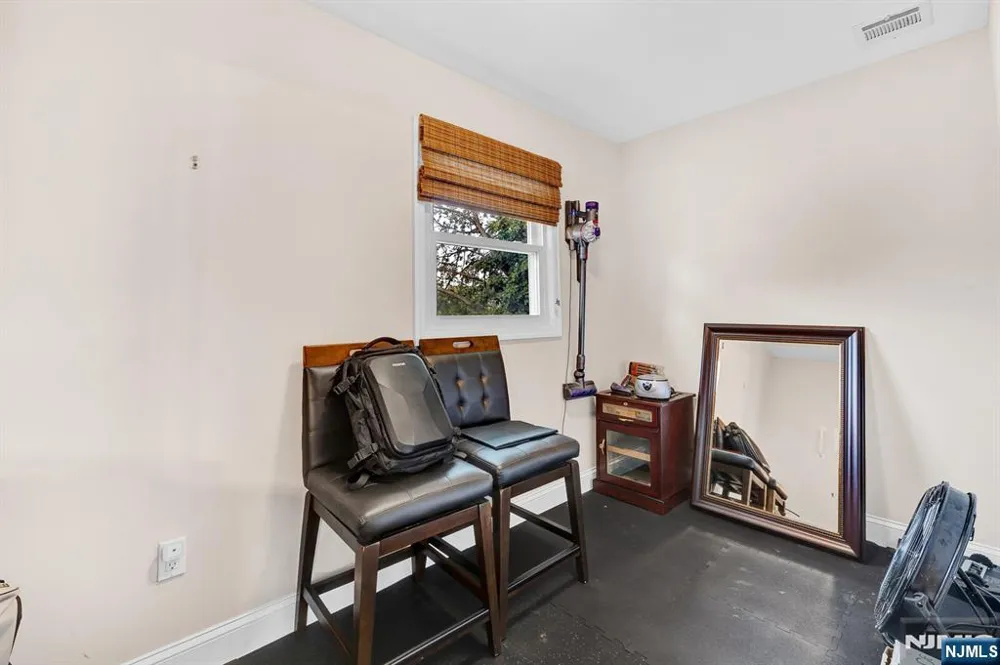 376 Riverside Avenue Rutherford, NJ 07070
