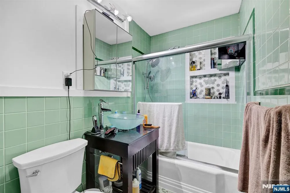 376 Riverside Avenue Rutherford, NJ 07070
