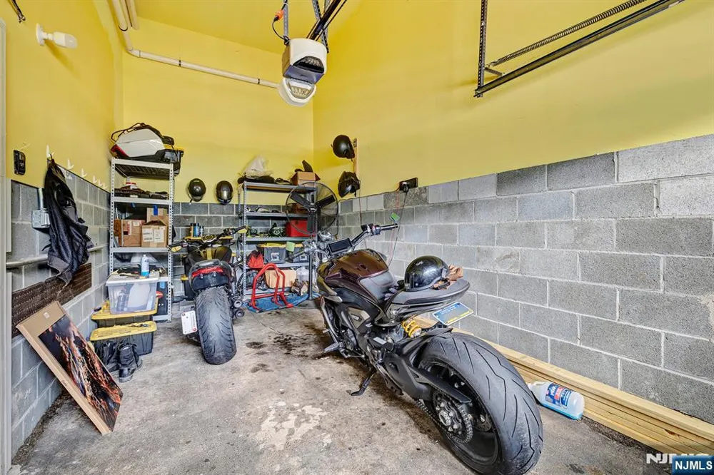 376 Riverside Avenue Rutherford, NJ 07070