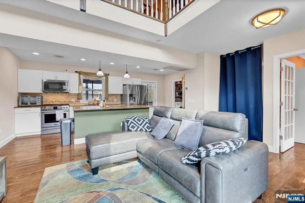 376 Riverside Avenue Rutherford, NJ 07070