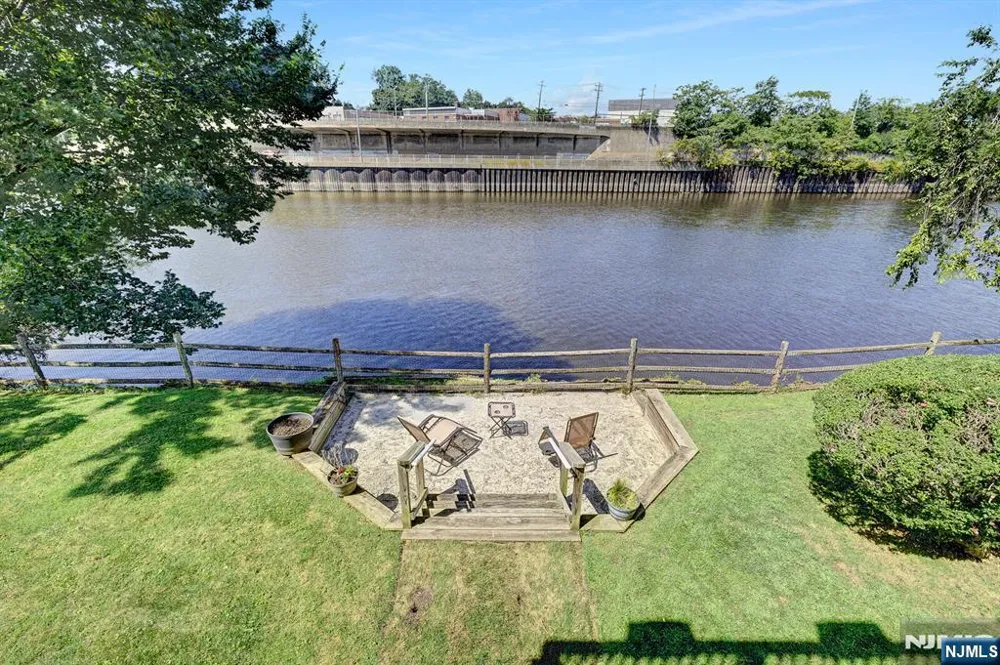 376 Riverside Avenue Rutherford, NJ 07070