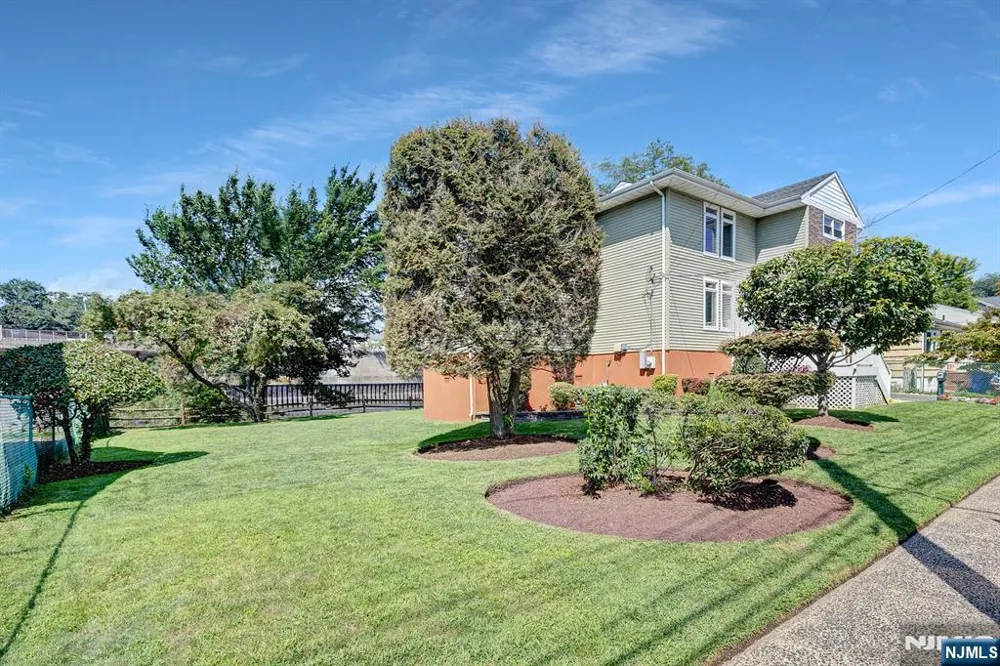 376 Riverside Avenue Rutherford, NJ 07070