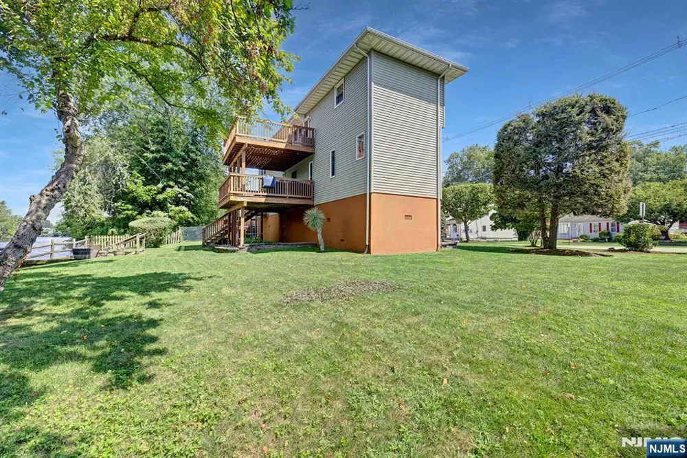 376 Riverside Avenue Rutherford, NJ 07070