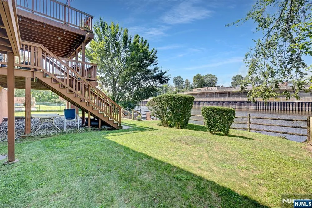 376 Riverside Avenue Rutherford, NJ 07070