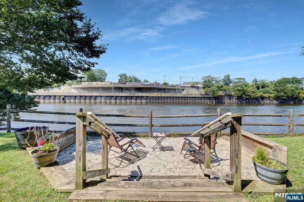 376 Riverside Avenue Rutherford, NJ 07070