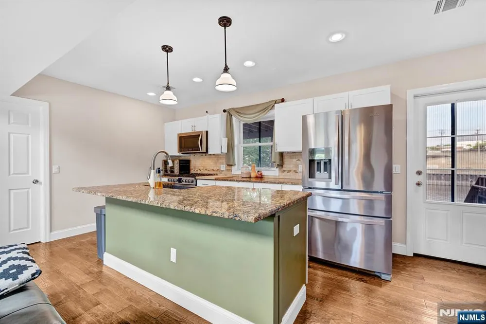 376 Riverside Avenue Rutherford, NJ 07070