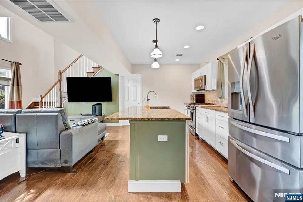 376 Riverside Avenue Rutherford, NJ 07070