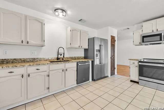 9749 MISTY ASH DR Converse, TX 78109