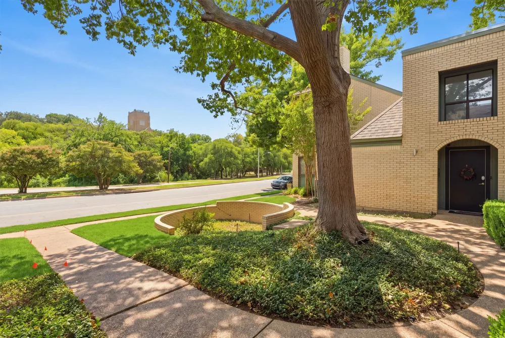 2637 Mccart Avenue Fort Worth, TX 76110