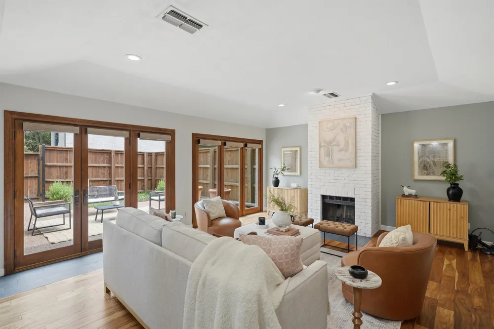 2637 Mccart Avenue Fort Worth, TX 76110
