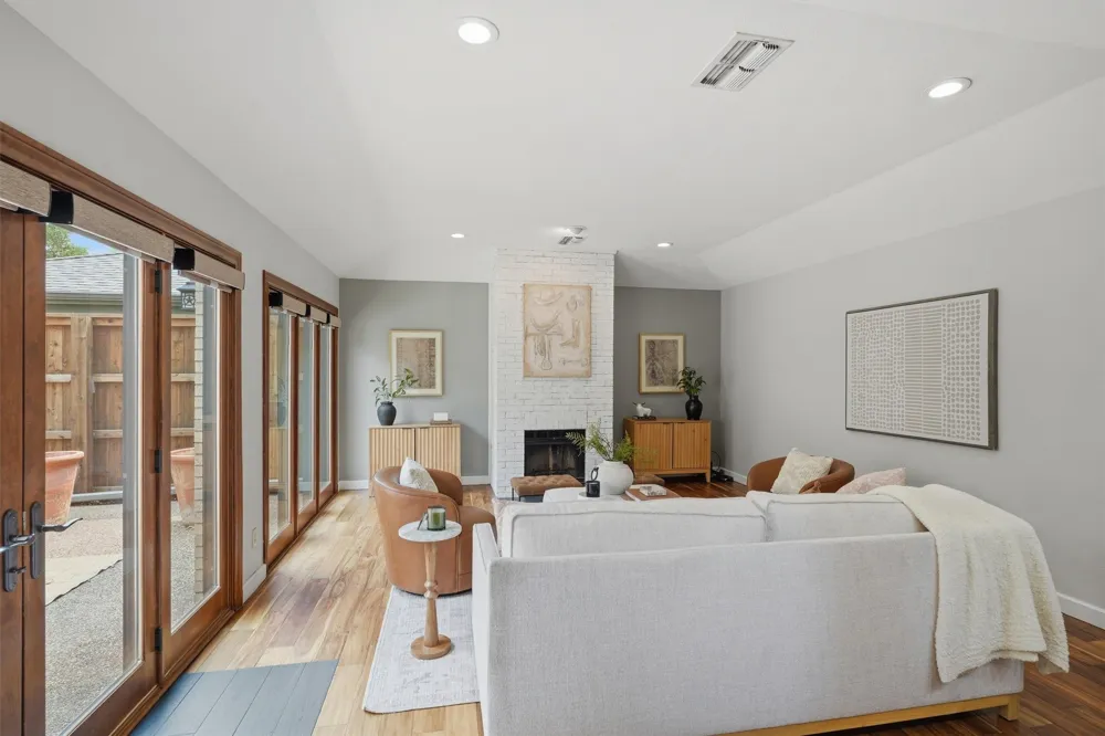 2637 Mccart Avenue Fort Worth, TX 76110