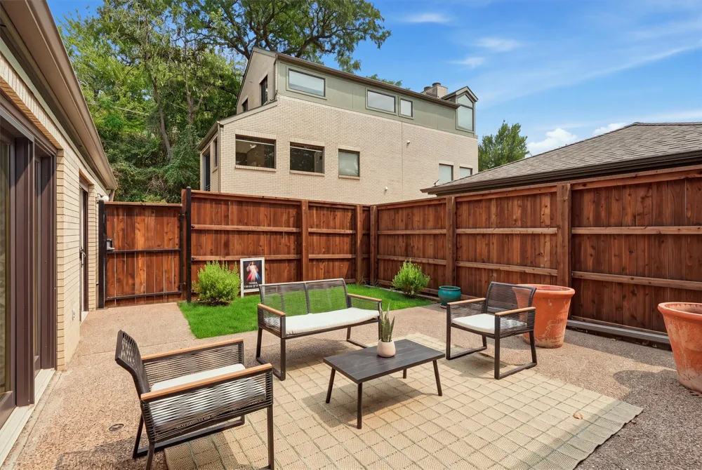 2637 Mccart Avenue Fort Worth, TX 76110