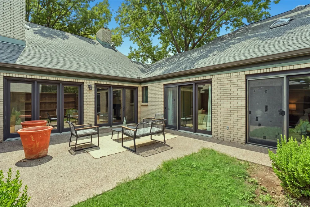 2637 Mccart Avenue Fort Worth, TX 76110