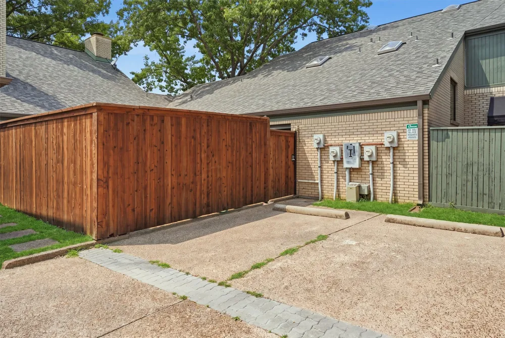 2637 Mccart Avenue Fort Worth, TX 76110