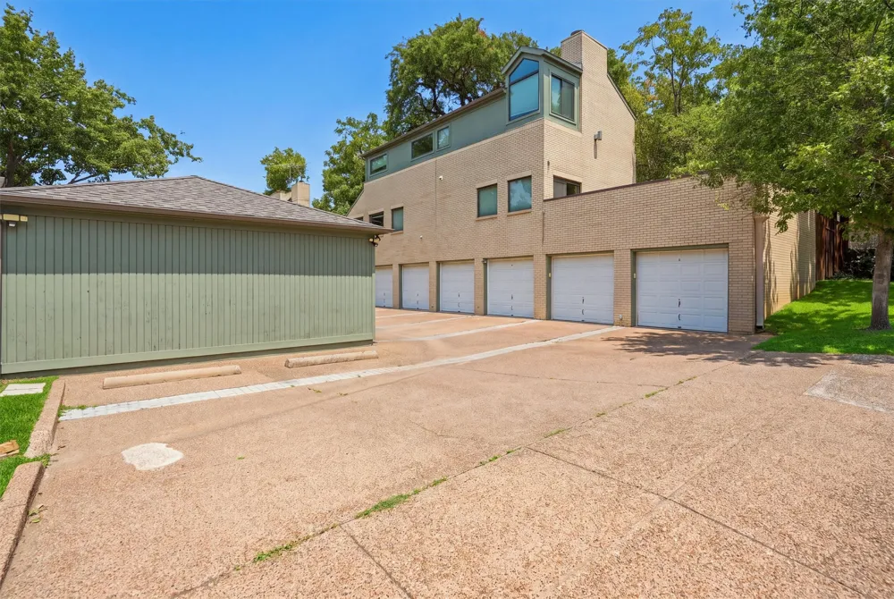 2637 Mccart Avenue Fort Worth, TX 76110