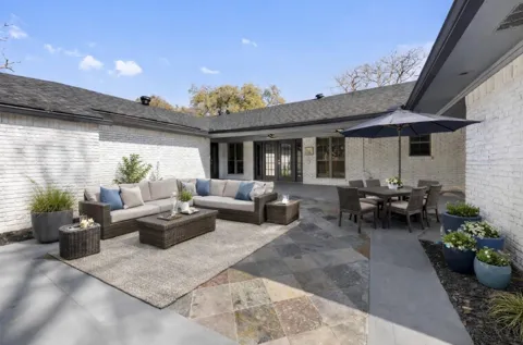 14909 Hillcrest