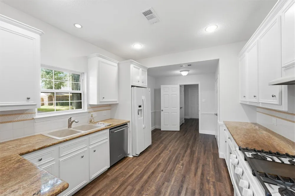 3734 Sweetbriar Drive Pasadena, TX 77505