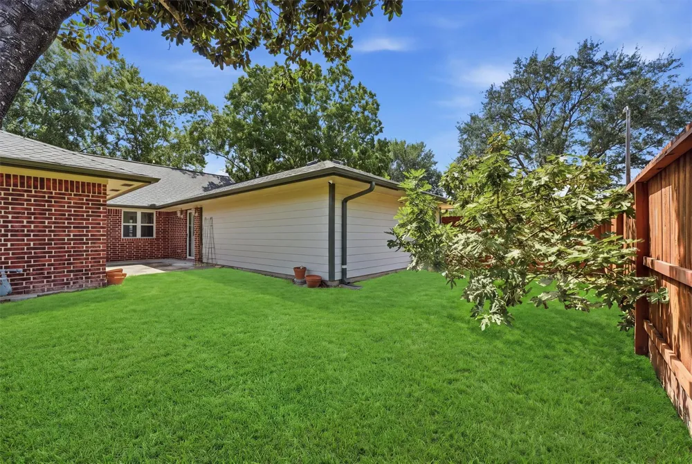 3734 Sweetbriar Drive Pasadena, TX 77505