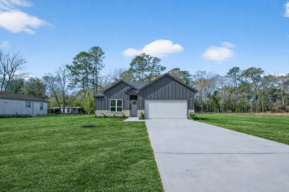 265 County Road 3376 Cleveland, TX 77327