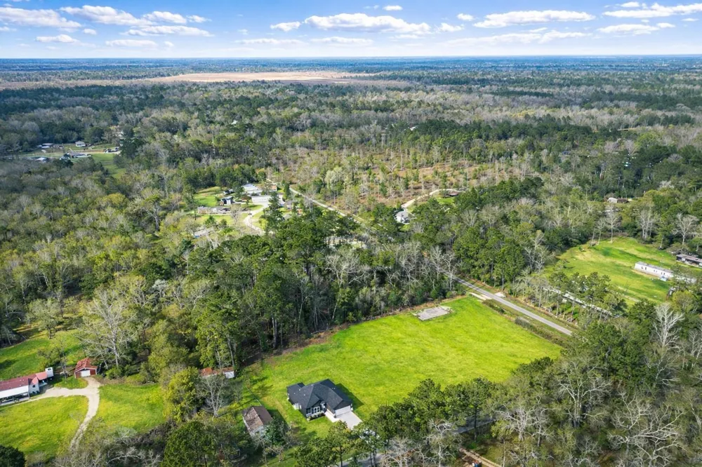 265 County Road 3376 Cleveland, TX 77327