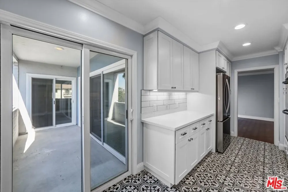 7560 Hollywood Boulevard #303 Los Angeles, CA 90046