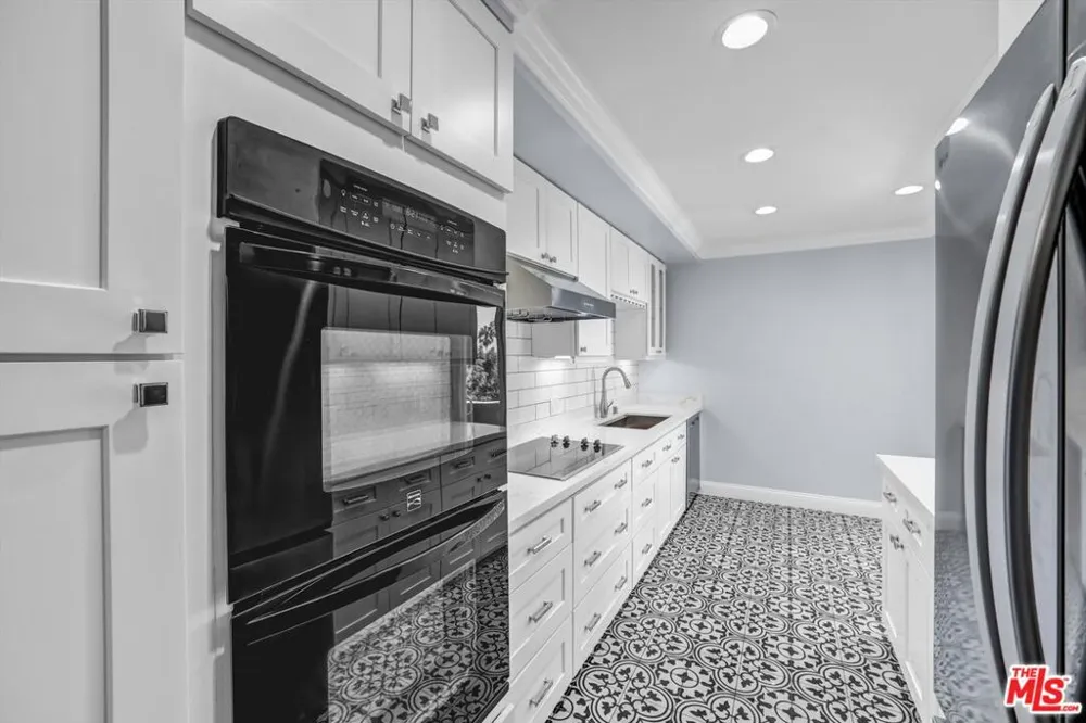 7560 Hollywood Boulevard #303 Los Angeles, CA 90046