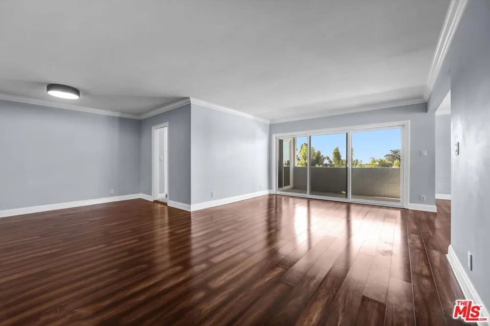 7560 Hollywood Boulevard #303 Los Angeles, CA 90046