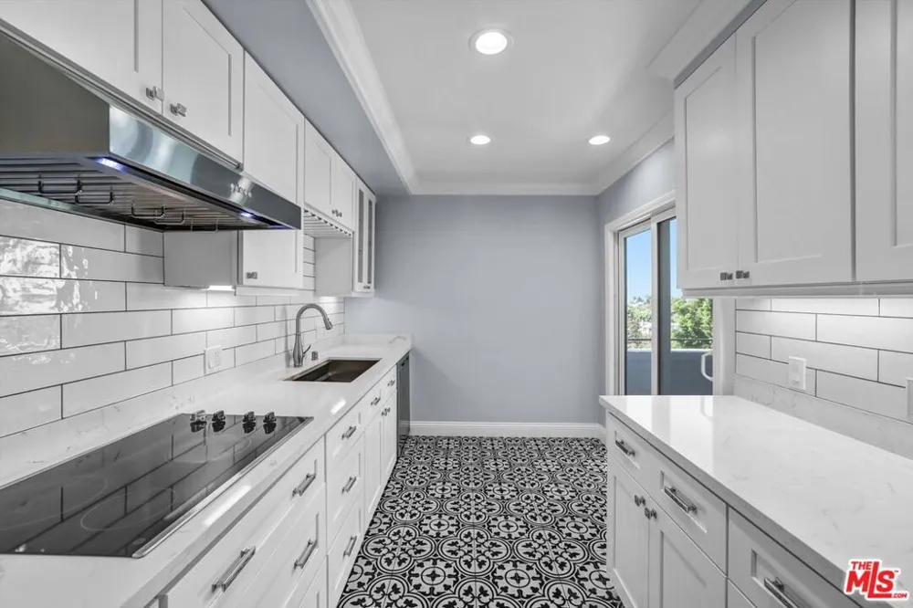7560 Hollywood Boulevard #303 Los Angeles, CA 90046