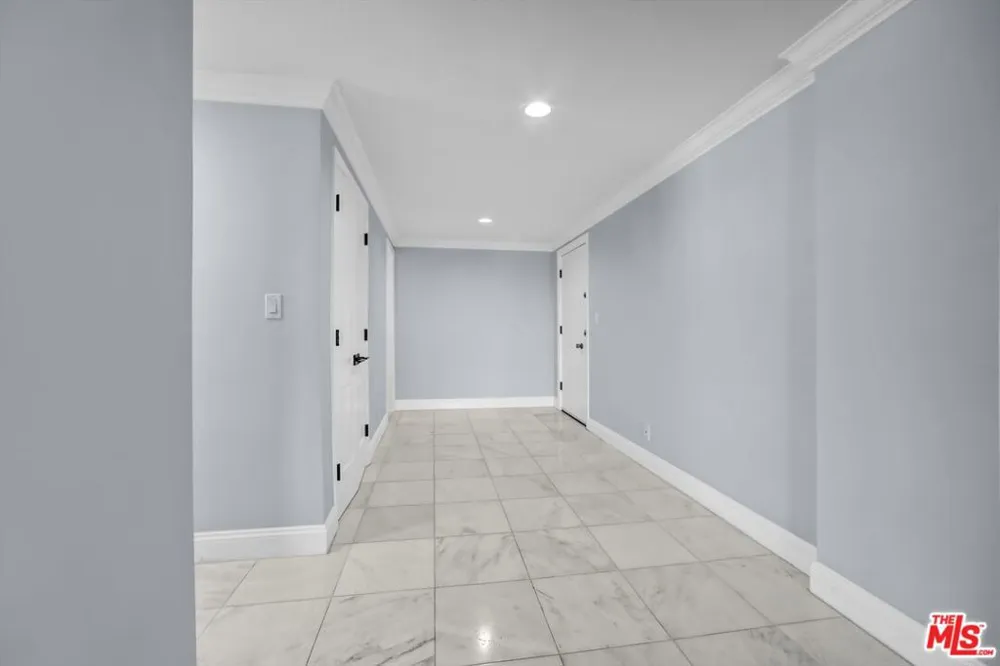 7560 Hollywood Boulevard #303 Los Angeles, CA 90046
