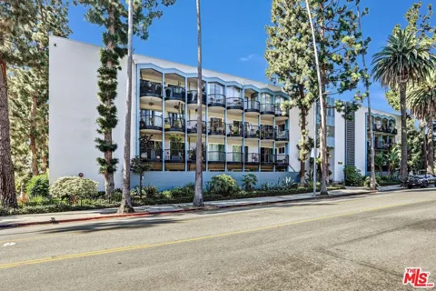 7560 Hollywood Boulevard #303