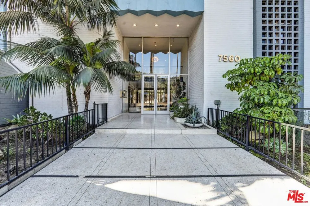 7560 Hollywood Boulevard #303 Los Angeles, CA 90046