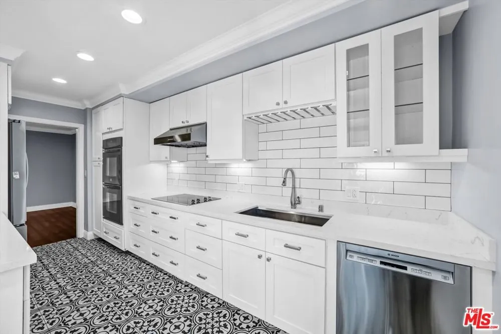 7560 Hollywood Boulevard #303 Los Angeles, CA 90046